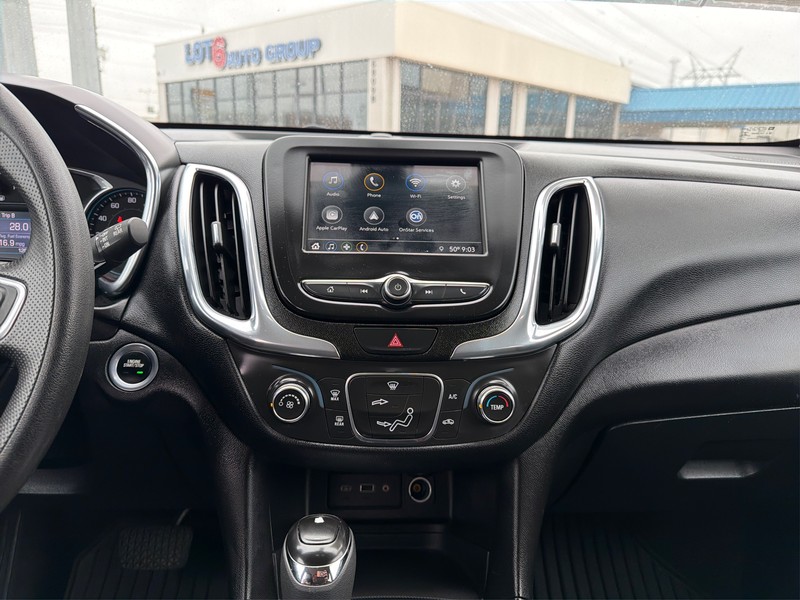 Chevrolet Equinox Vehicle Full-screen Gallery Image 12