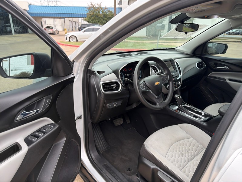 Chevrolet Equinox Vehicle Full-screen Gallery Image 09