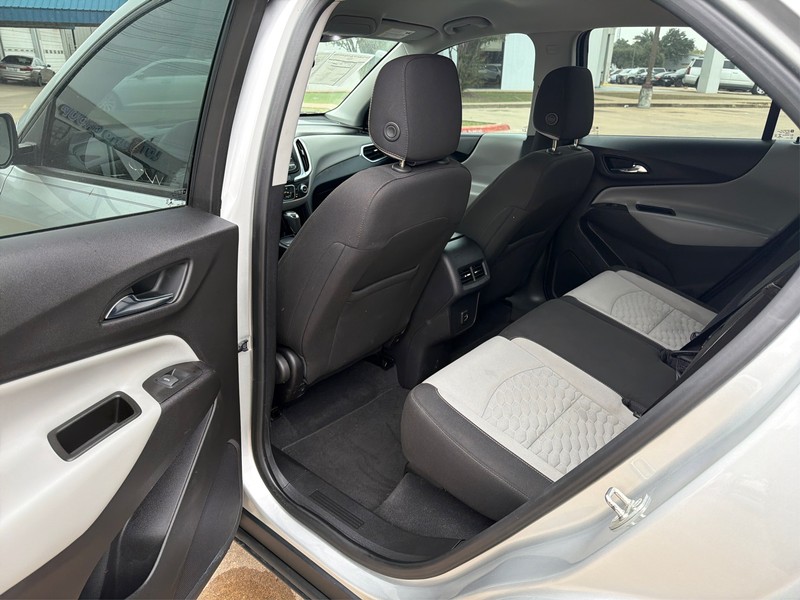 Chevrolet Equinox Vehicle Full-screen Gallery Image 10