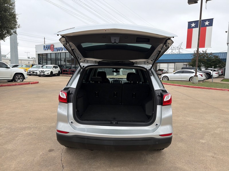 Chevrolet Equinox Vehicle Full-screen Gallery Image 11