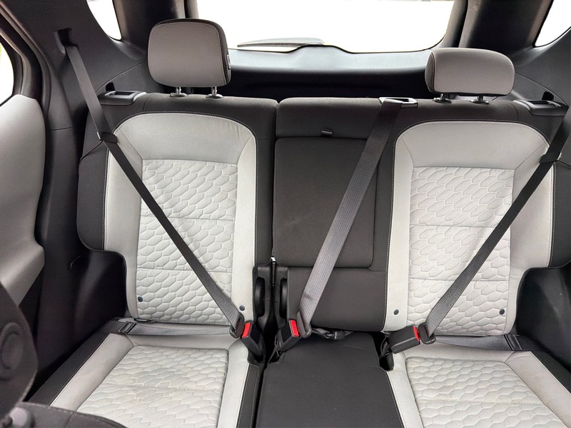 Chevrolet Equinox Vehicle Full-screen Gallery Image 13