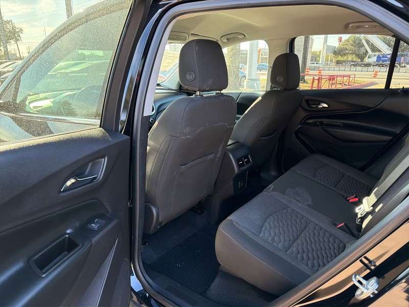 Chevrolet Equinox Vehicle Full-screen Gallery Image 10