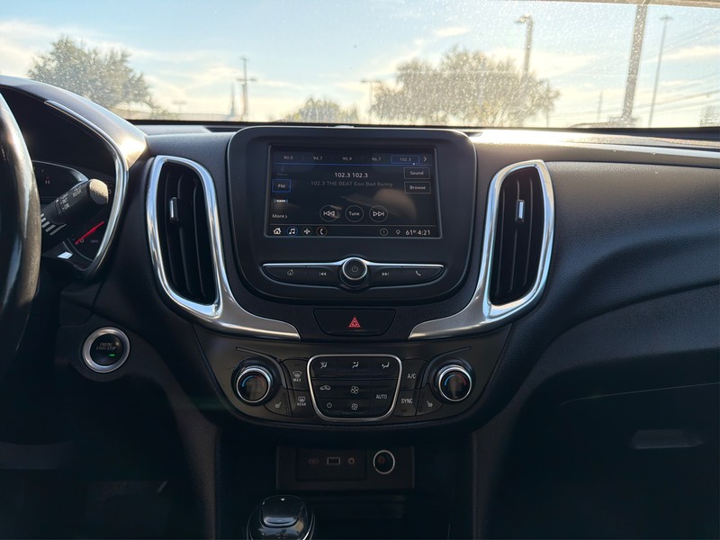 Chevrolet Equinox Vehicle Full-screen Gallery Image 12