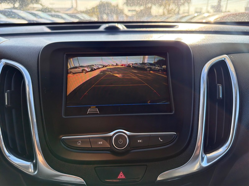 Chevrolet Equinox Vehicle Full-screen Gallery Image 17