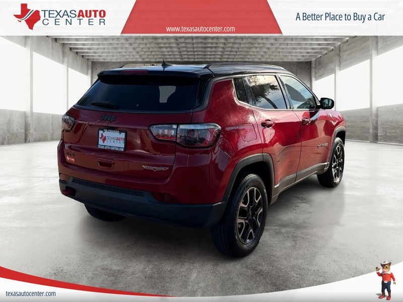 Jeep Compass Vehicle Full-screen Gallery Image 7