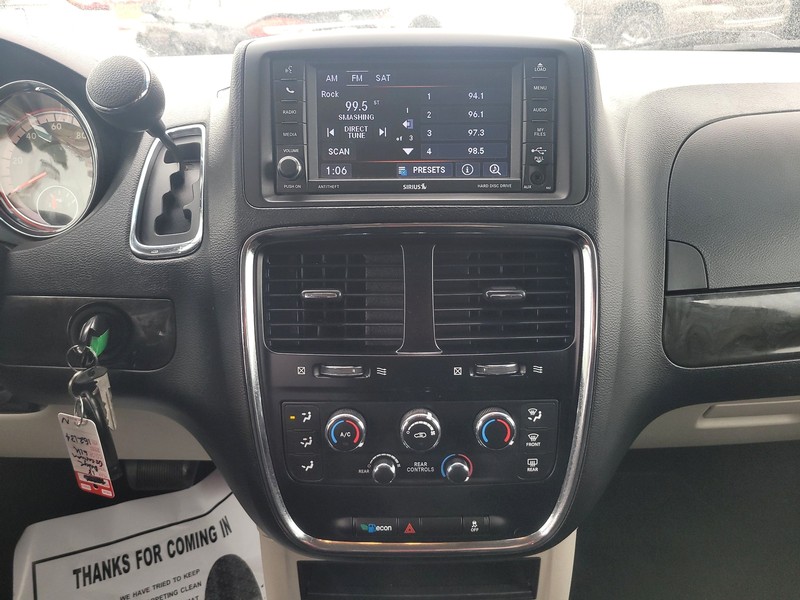 Dodge Grand Caravan Vehicle Full-screen Gallery Image 12