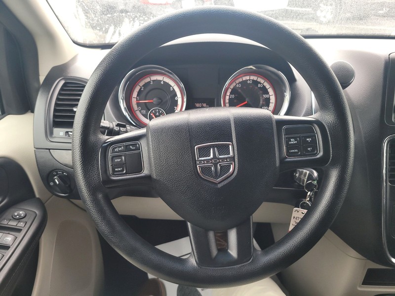 Dodge Grand Caravan Vehicle Full-screen Gallery Image 14