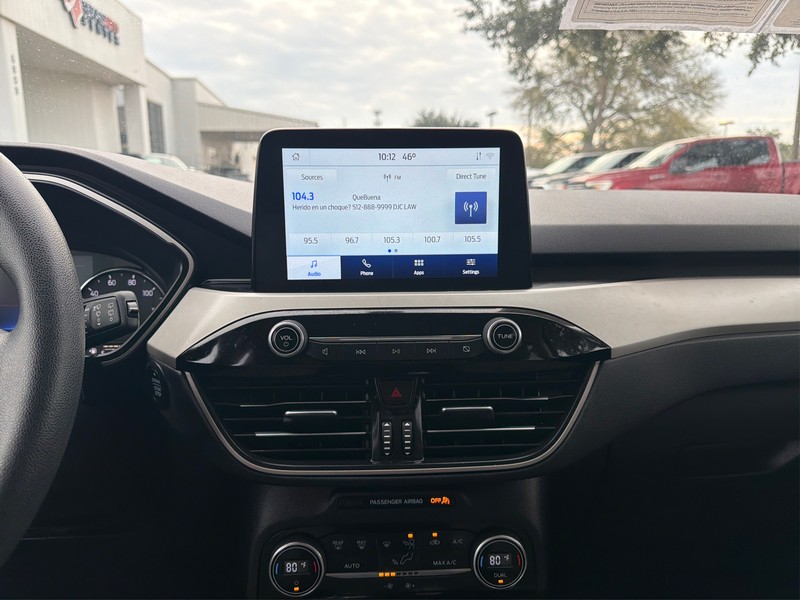 Ford Escape Vehicle Full-screen Gallery Image 12