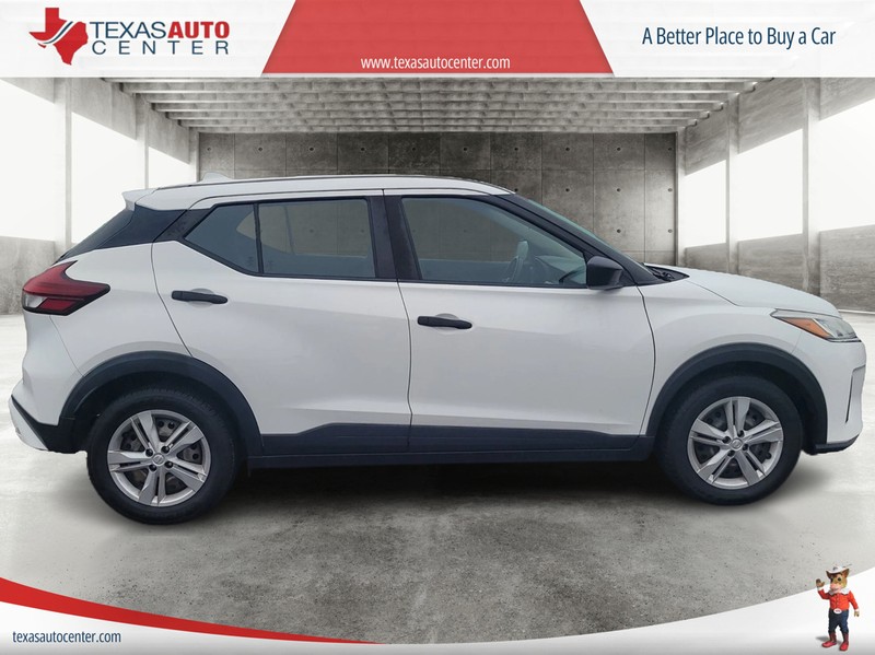 Nissan Kicks Vehicle Full-screen Gallery Image 4