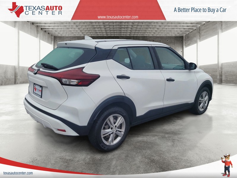 Nissan Kicks Vehicle Full-screen Gallery Image 7