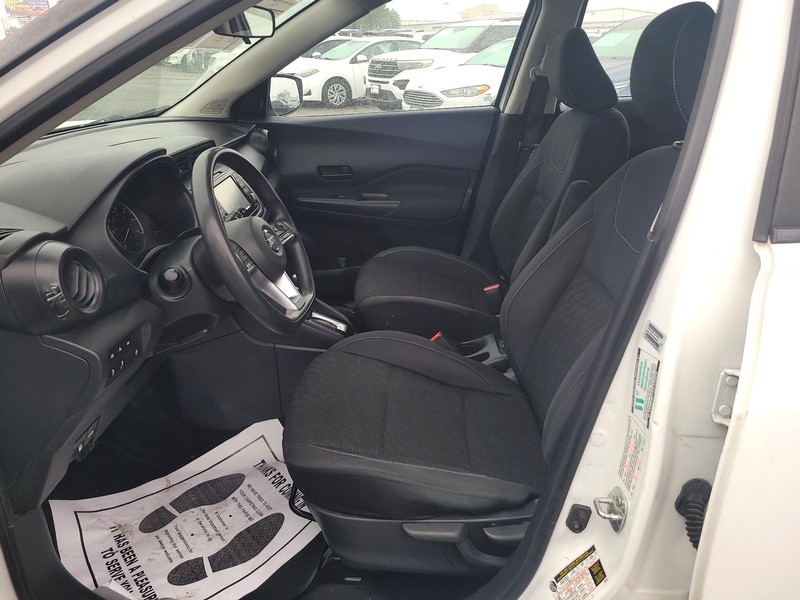 Nissan Kicks Vehicle Full-screen Gallery Image 9