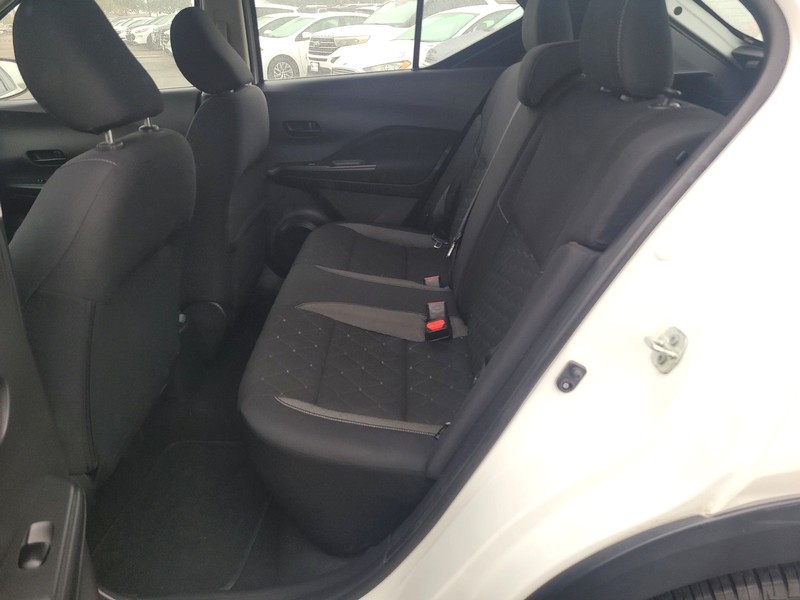 Nissan Kicks Vehicle Full-screen Gallery Image 10