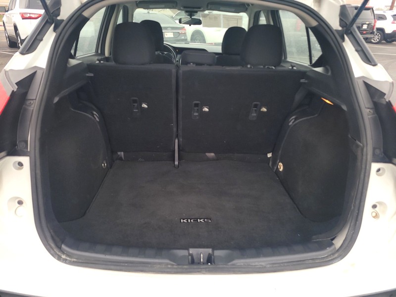 Nissan Kicks Vehicle Full-screen Gallery Image 11