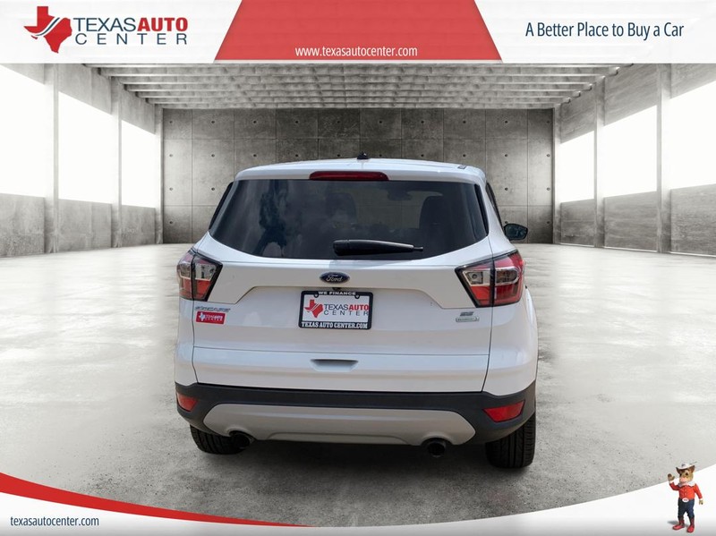 Ford Escape Vehicle Full-screen Gallery Image 06