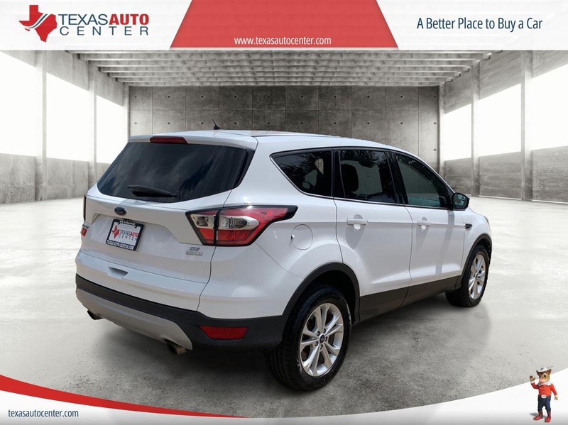 Ford Escape Vehicle Full-screen Gallery Image 07