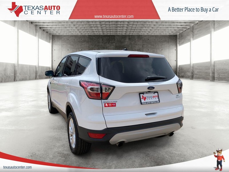 Ford Escape Vehicle Full-screen Gallery Image 08