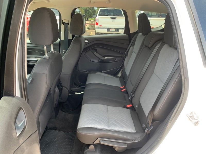 Ford Escape Vehicle Full-screen Gallery Image 10