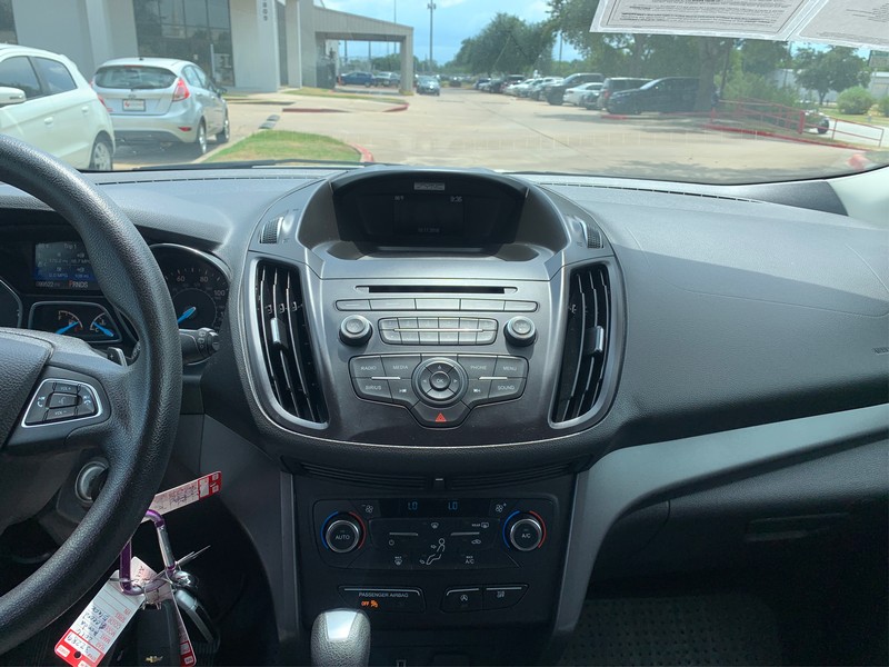 Ford Escape Vehicle Full-screen Gallery Image 11