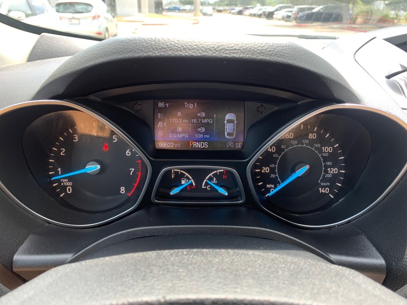 Ford Escape Vehicle Full-screen Gallery Image 13