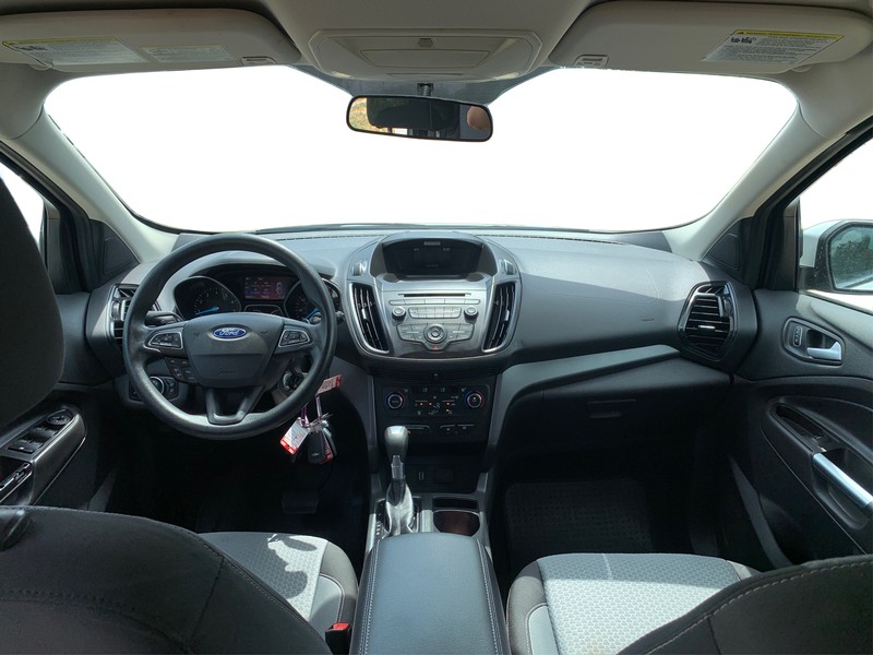 Ford Escape Vehicle Full-screen Gallery Image 16