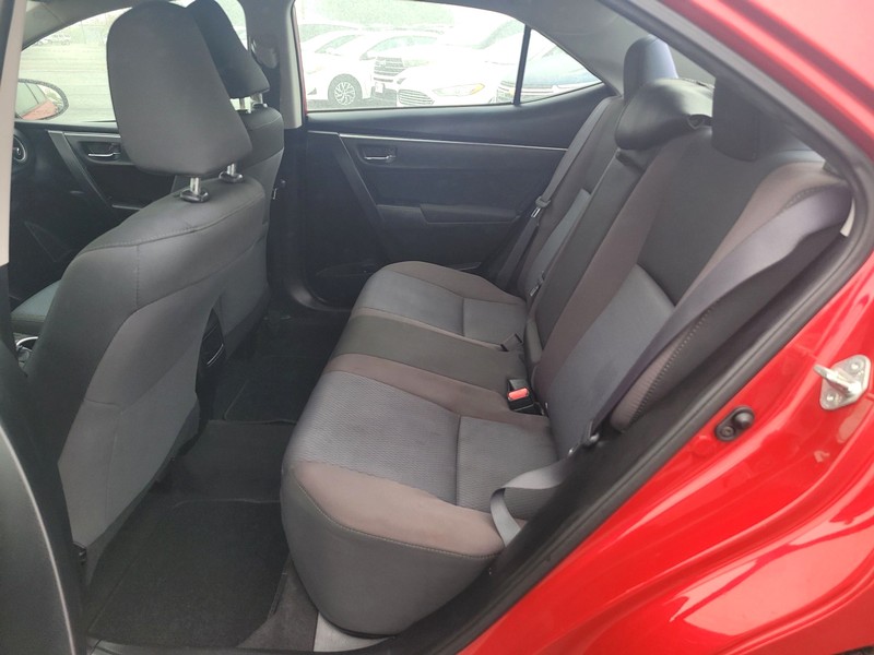 Toyota Corolla Vehicle Full-screen Gallery Image 09