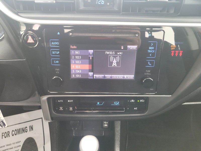 Toyota Corolla Vehicle Full-screen Gallery Image 10