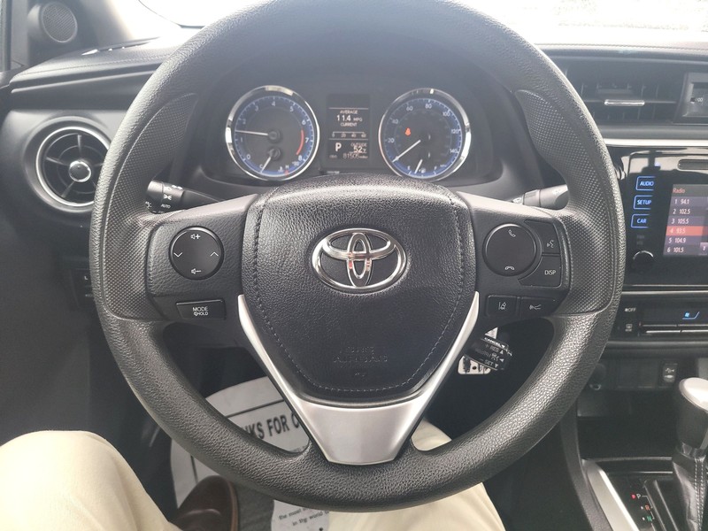 Toyota Corolla Vehicle Full-screen Gallery Image 12