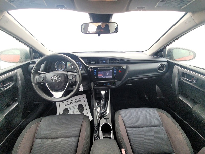 Toyota Corolla Vehicle Full-screen Gallery Image 13
