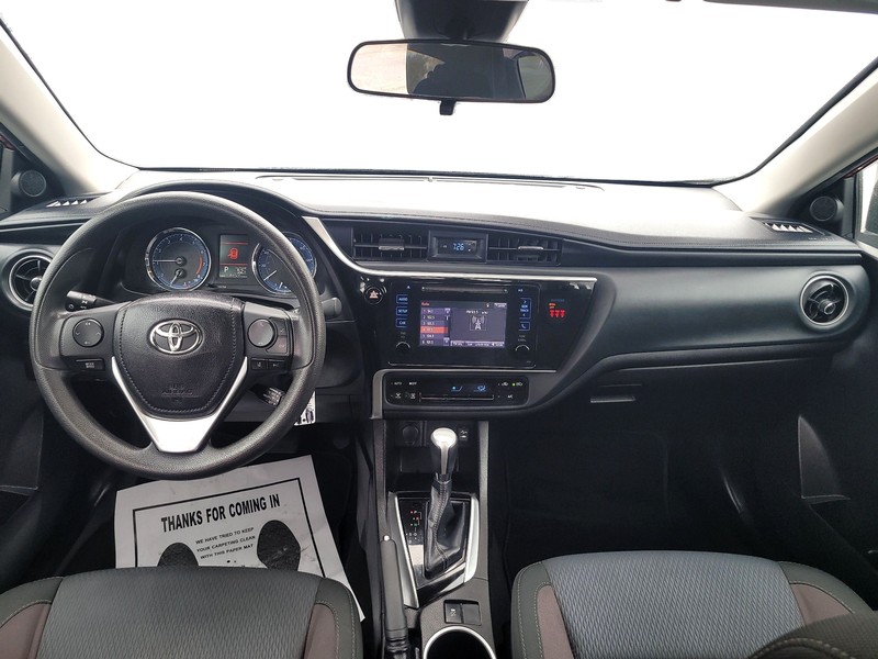 Toyota Corolla Vehicle Full-screen Gallery Image 14