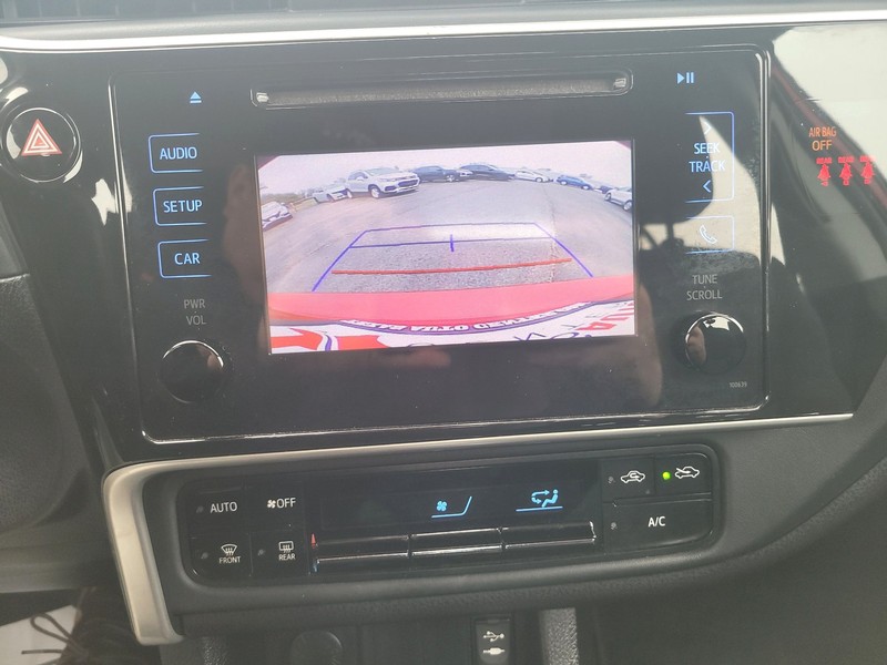 Toyota Corolla Vehicle Full-screen Gallery Image 16