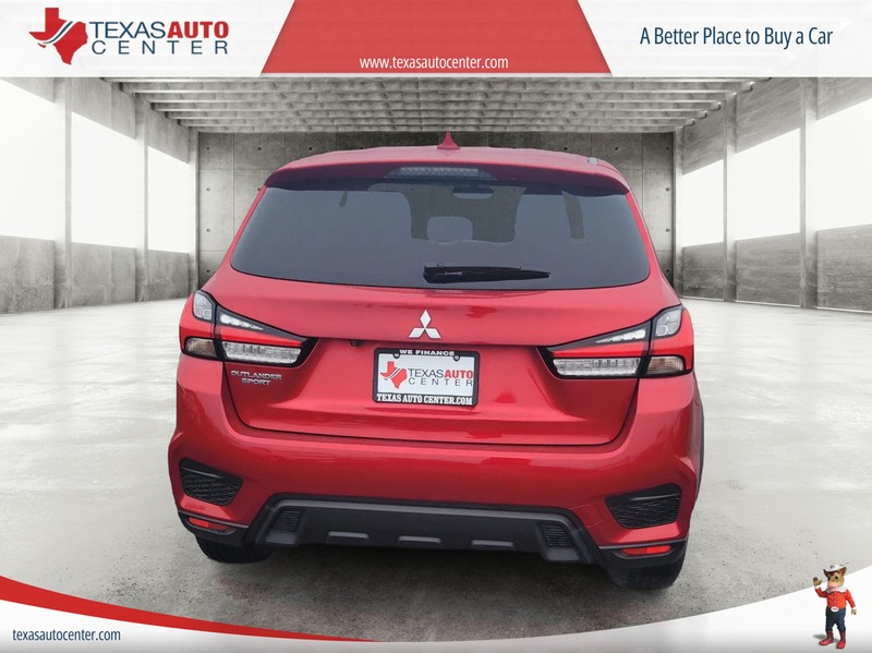 Mitsubishi Outlander Sport Vehicle Full-screen Gallery Image 06