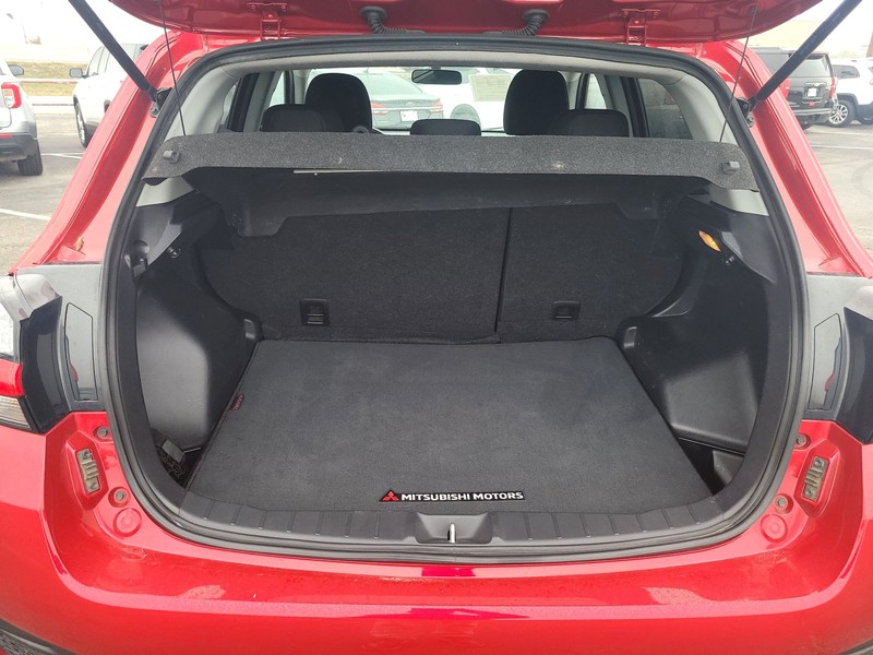 Mitsubishi Outlander Sport Vehicle Full-screen Gallery Image 11