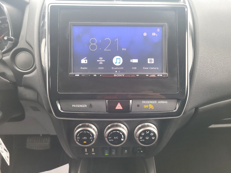 Mitsubishi Outlander Sport Vehicle Full-screen Gallery Image 12