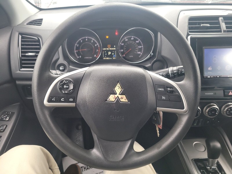 Mitsubishi Outlander Sport Vehicle Full-screen Gallery Image 14