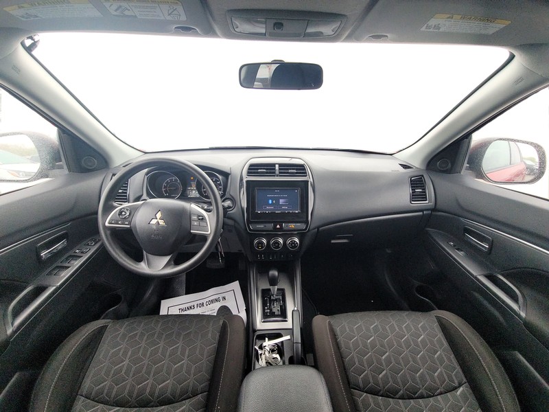 Mitsubishi Outlander Sport Vehicle Full-screen Gallery Image 15