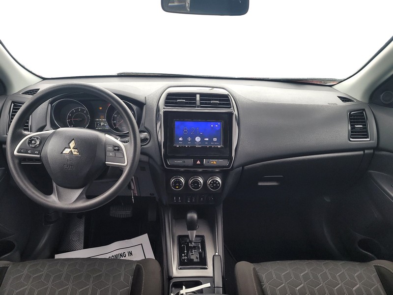 Mitsubishi Outlander Sport Vehicle Full-screen Gallery Image 16