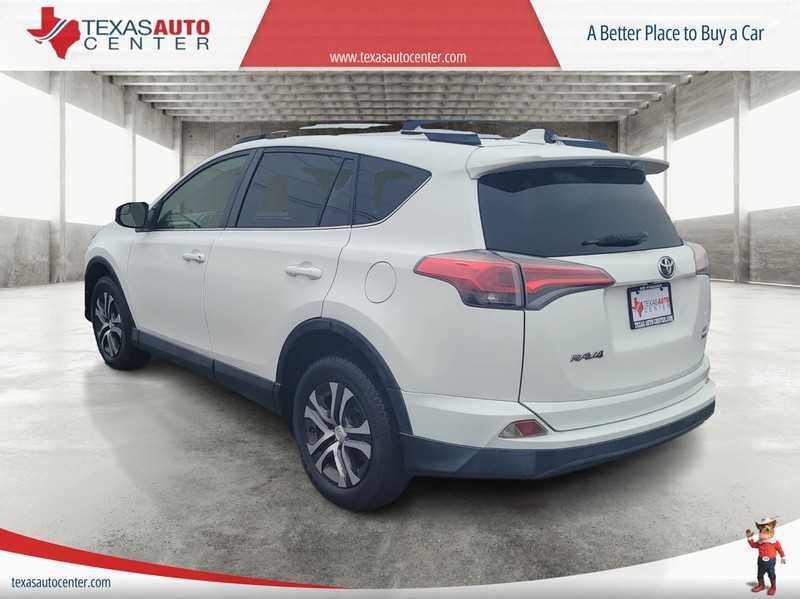 Toyota RAV4 Vehicle Full-screen Gallery Image 08