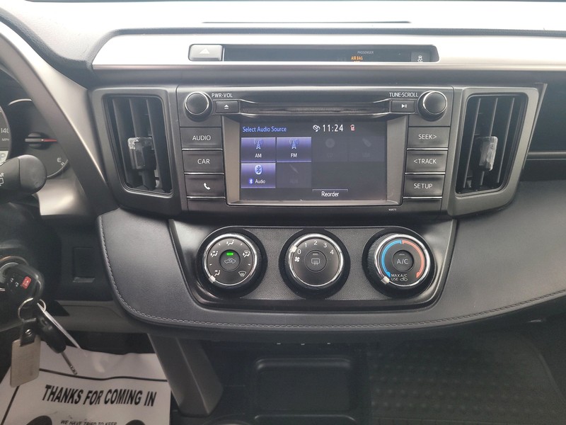 Toyota RAV4 Vehicle Full-screen Gallery Image 12