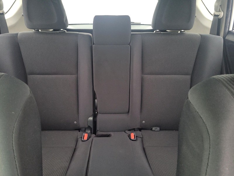 Toyota RAV4 Vehicle Full-screen Gallery Image 13