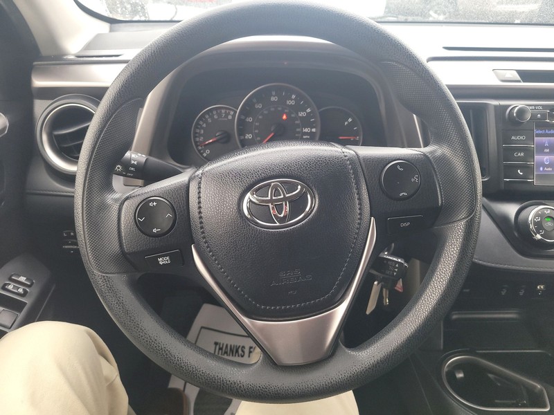 Toyota RAV4 Vehicle Full-screen Gallery Image 14