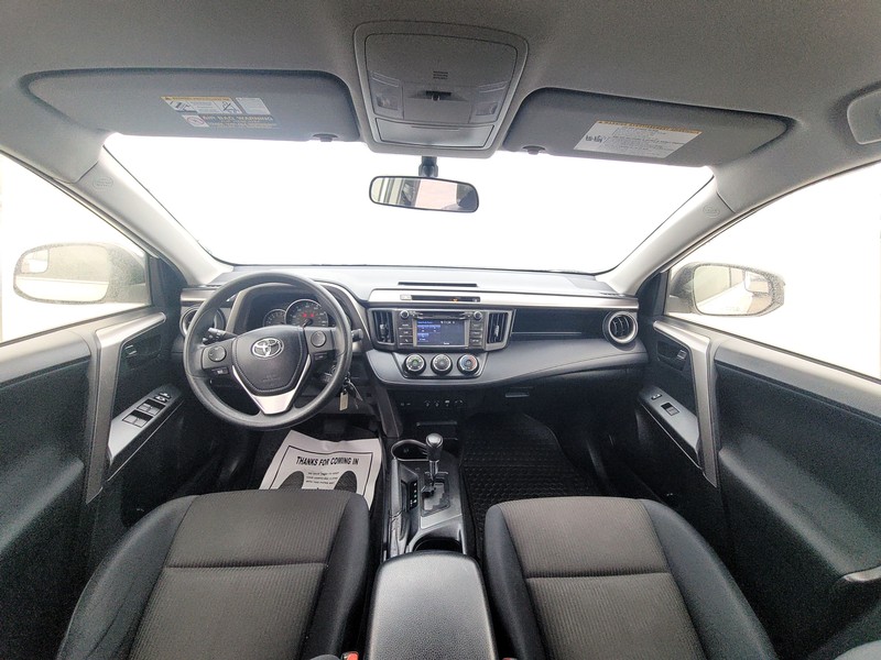 Toyota RAV4 Vehicle Full-screen Gallery Image 15