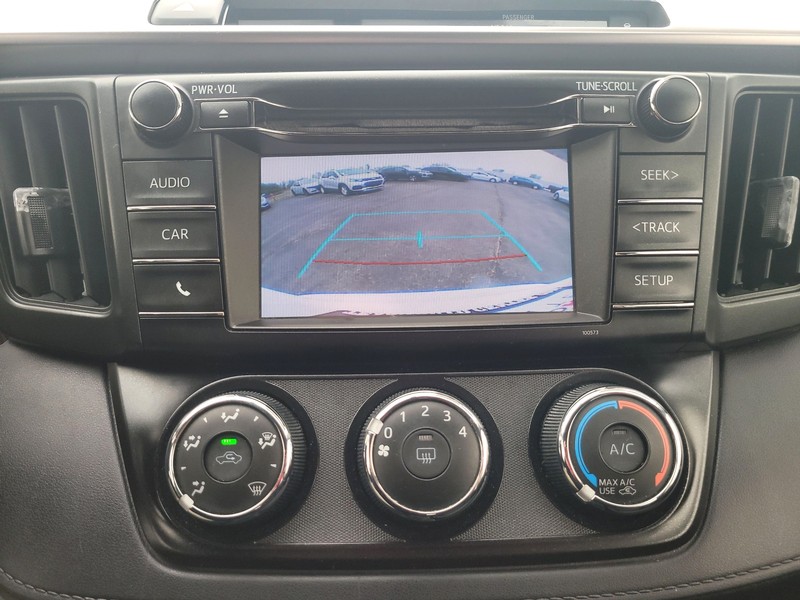 Toyota RAV4 Vehicle Full-screen Gallery Image 17