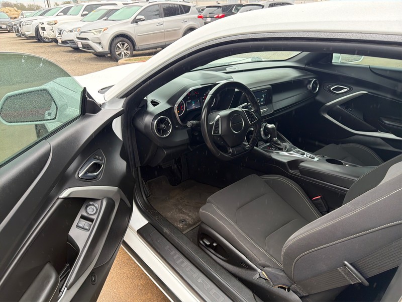 Chevrolet Camaro Vehicle Full-screen Gallery Image 09