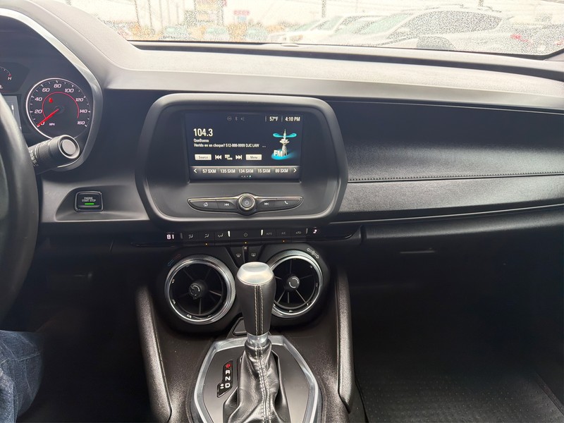 Chevrolet Camaro Vehicle Full-screen Gallery Image 11