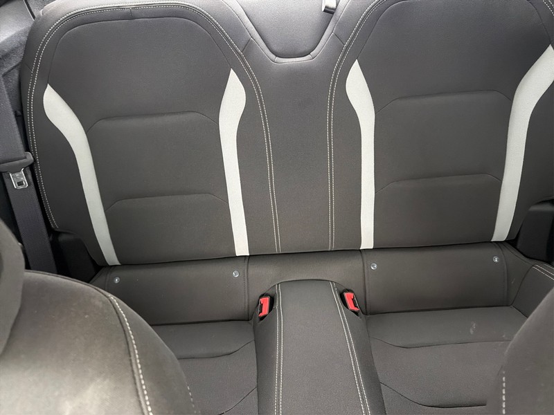 Chevrolet Camaro Vehicle Full-screen Gallery Image 12