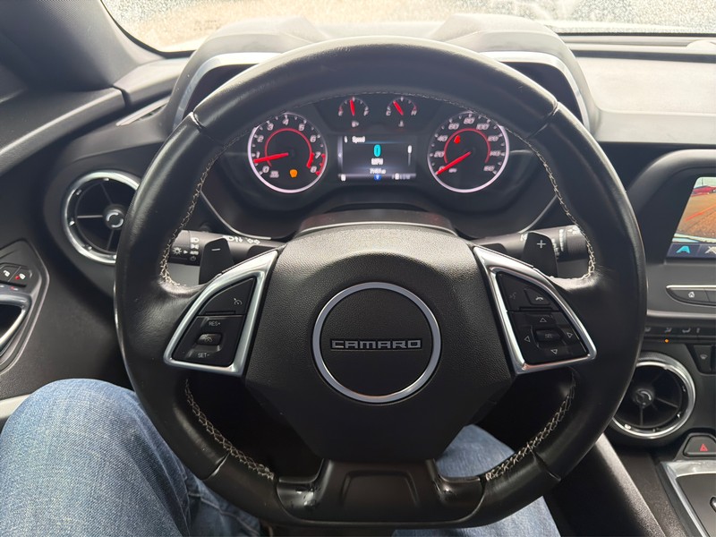 Chevrolet Camaro Vehicle Full-screen Gallery Image 13