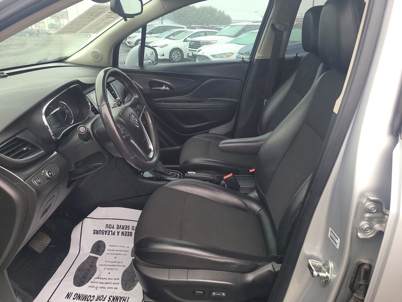 Buick Encore Vehicle Full-screen Gallery Image 09