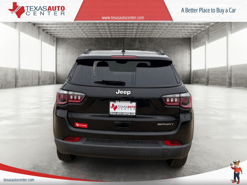 Jeep Compass Vehicle Full-screen Gallery Image 6