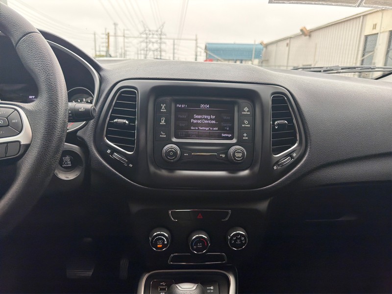 Jeep Compass Vehicle Full-screen Gallery Image 12