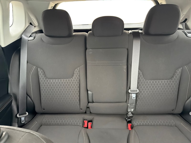 Jeep Compass Vehicle Full-screen Gallery Image 13